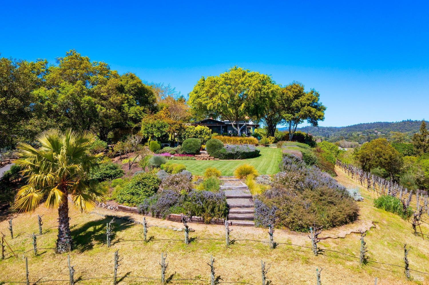 Detail Gallery Image 1 of 1 For 6011 W Dry Creek Rd, Healdsburg,  CA 95448 - 2 Beds | 2 Baths