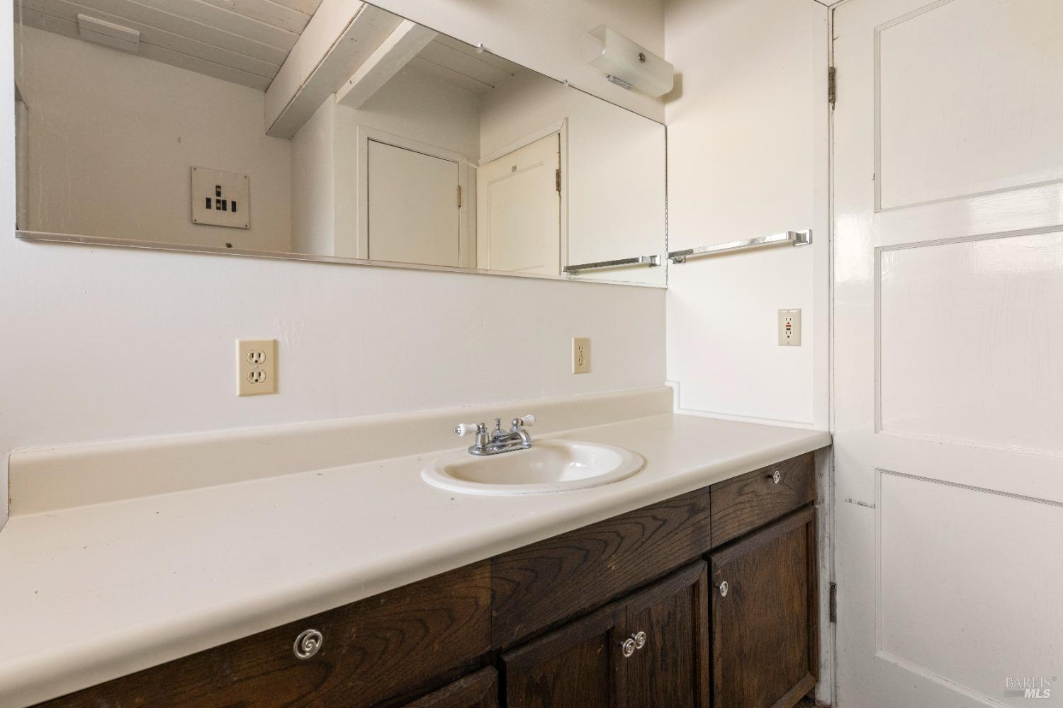 Detail Gallery Image 12 of 45 For 2695 Oakhurst Ave, Clearlake,  CA 95422 - 2 Beds | 2 Baths