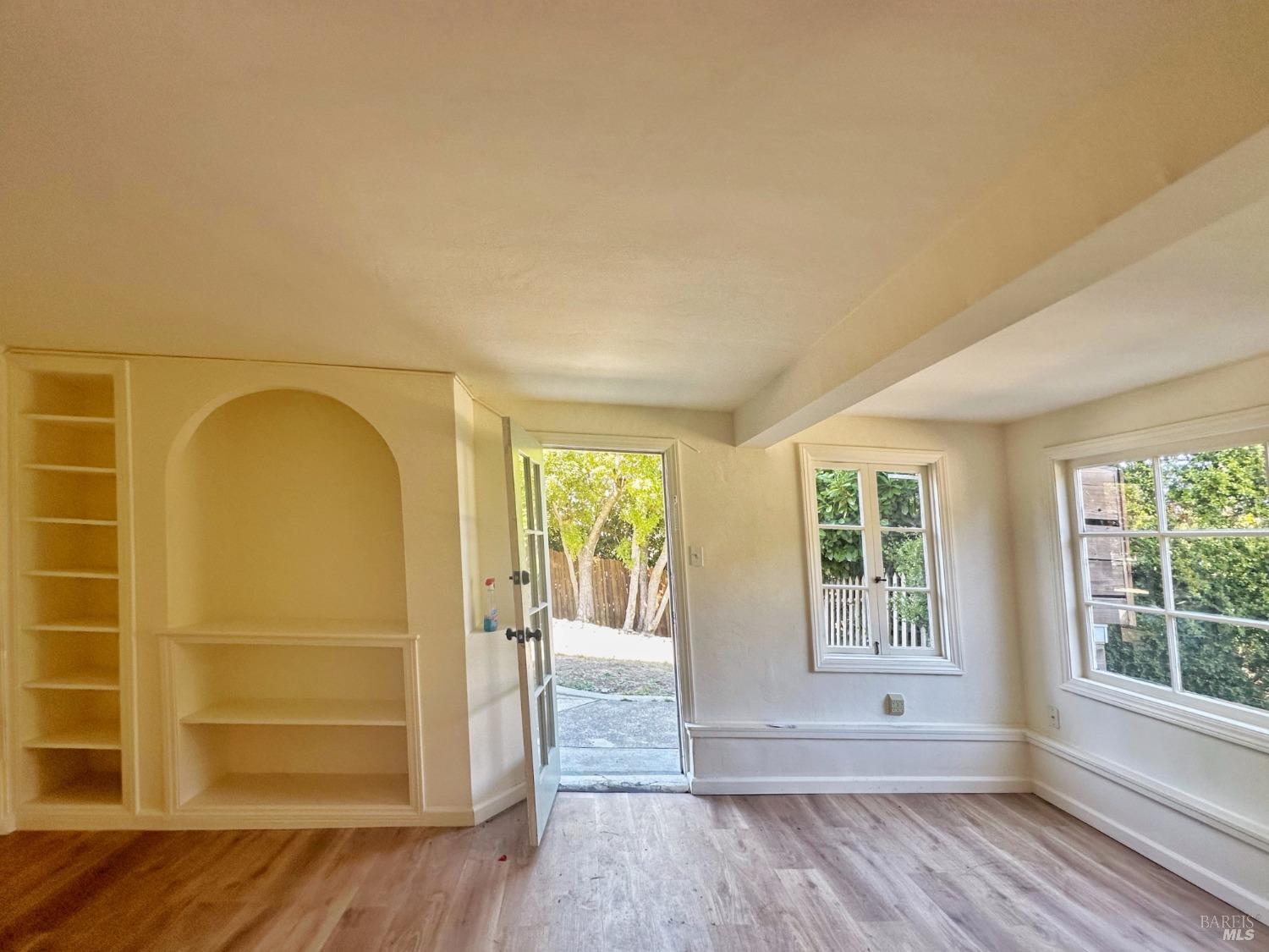 Detail Gallery Image 5 of 8 For 250 Edgewood Ave #B,  Mill Valley,  CA 94941 - 1 Beds | 1 Baths