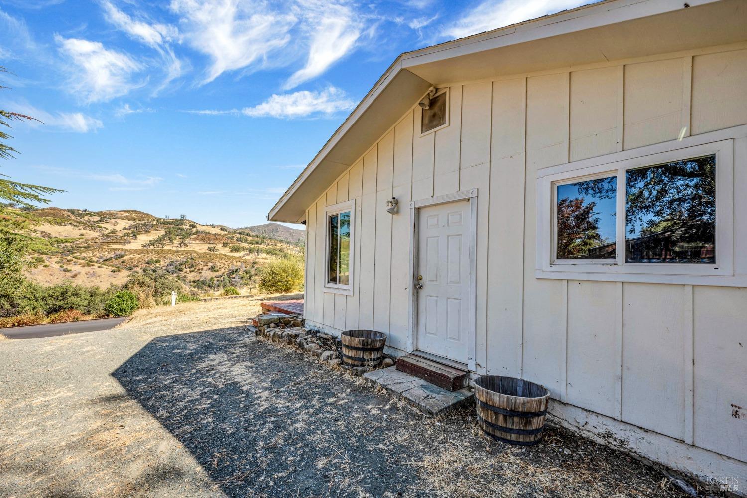 Detail Gallery Image 4 of 22 For 1049 Deputy Dr, Pope Valley,  CA 94567 - 4 Beds | 2/1 Baths