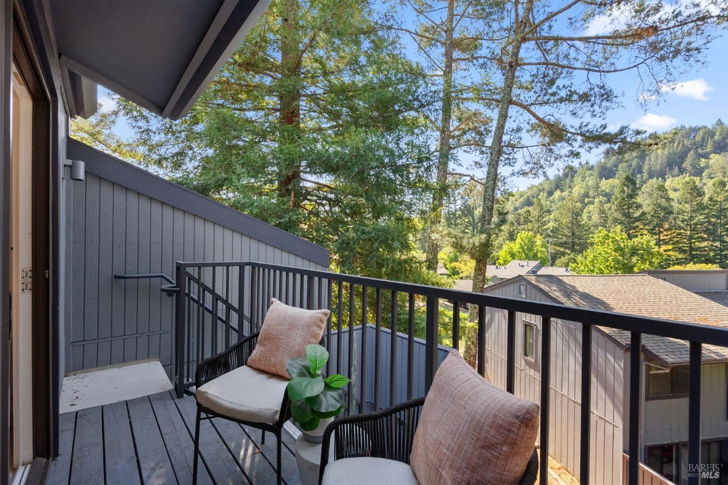 Detail Gallery Image 21 of 33 For 32 Wimbledon Ln, Fairfax,  CA 94930 - 2 Beds | 2/1 Baths