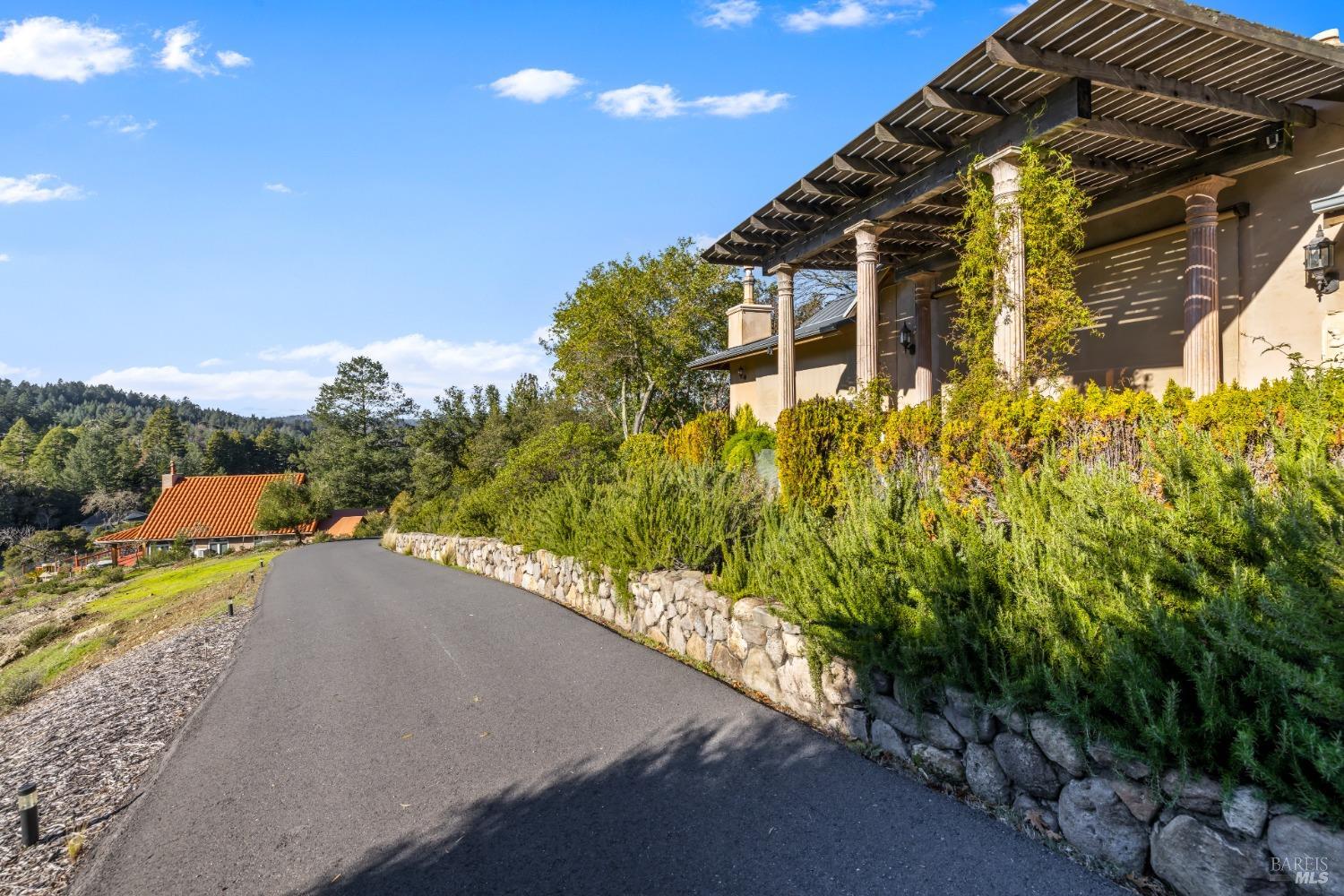 Detail Gallery Image 5 of 38 For 6400 Sharp Rd, Calistoga,  CA 94515 - 4 Beds | 4 Baths