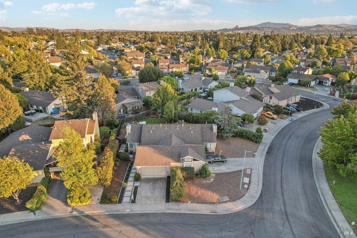 Detail Gallery Image 34 of 47 For 1713 Deneb Ln, Petaluma,  CA 94954 - 3 Beds | 2 Baths