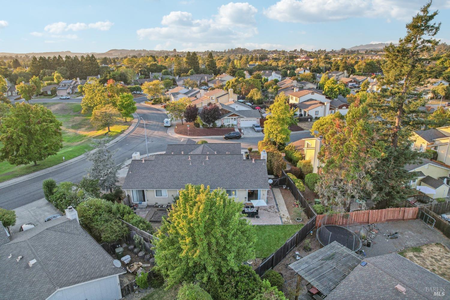 Detail Gallery Image 38 of 47 For 1713 Deneb Ln, Petaluma,  CA 94954 - 3 Beds | 2 Baths