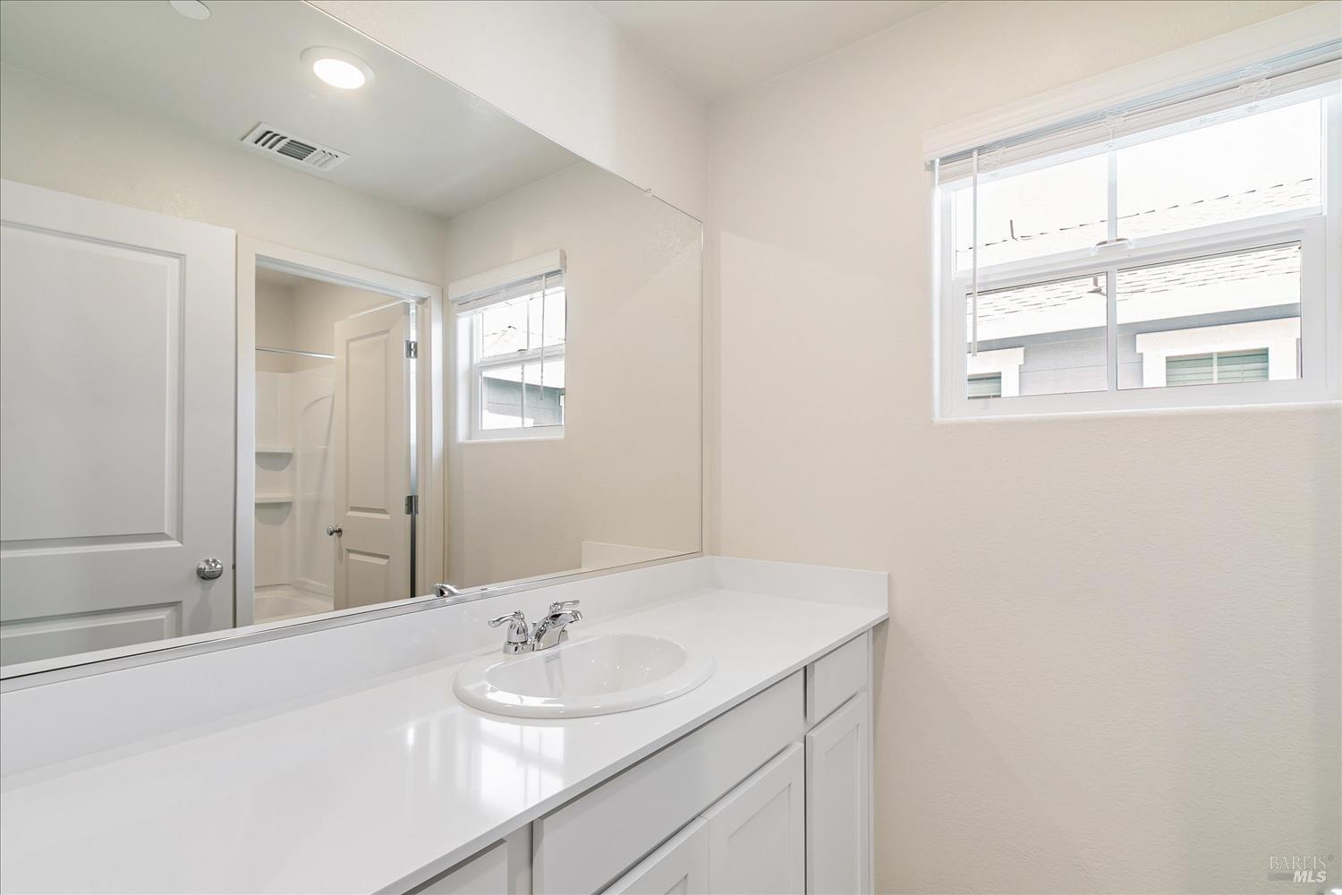 Detail Gallery Image 10 of 20 For 122 Flounder St, Suisun City,  CA 94585 - 3 Beds | 2/1 Baths