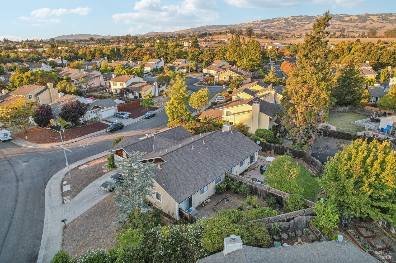 Detail Gallery Image 37 of 47 For 1713 Deneb Ln, Petaluma,  CA 94954 - 3 Beds | 2 Baths