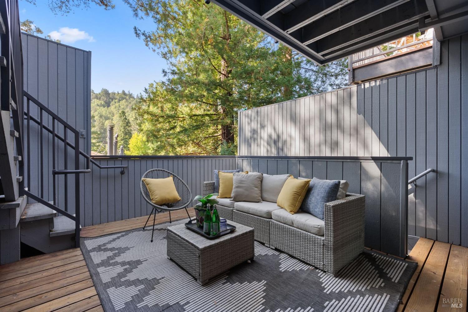 Detail Gallery Image 9 of 33 For 32 Wimbledon Ln, Fairfax,  CA 94930 - 2 Beds | 2/1 Baths