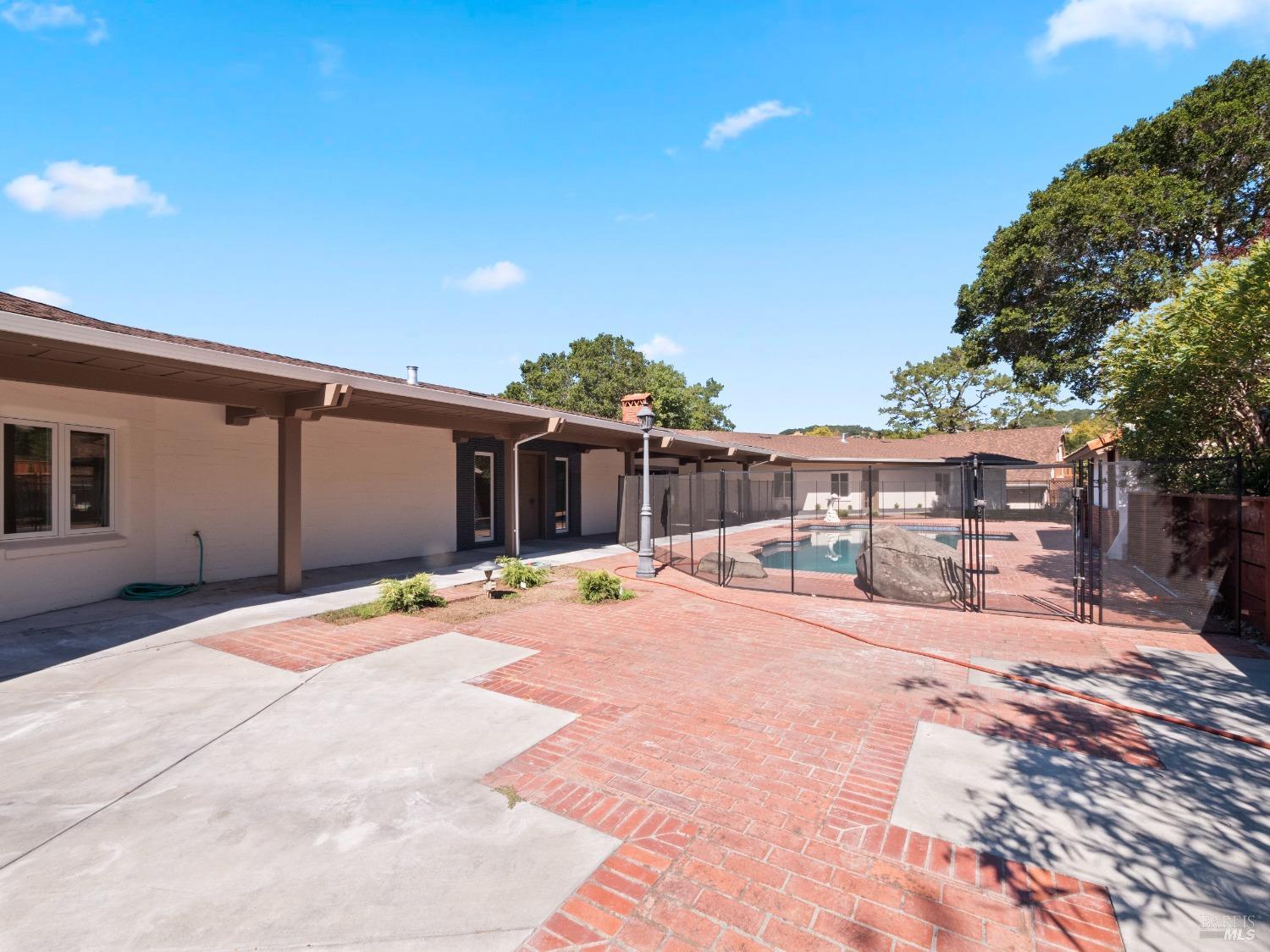 Detail Gallery Image 46 of 57 For 111 Deer Hollow Rd, San Anselmo,  CA 94960 - 5 Beds | 4 Baths