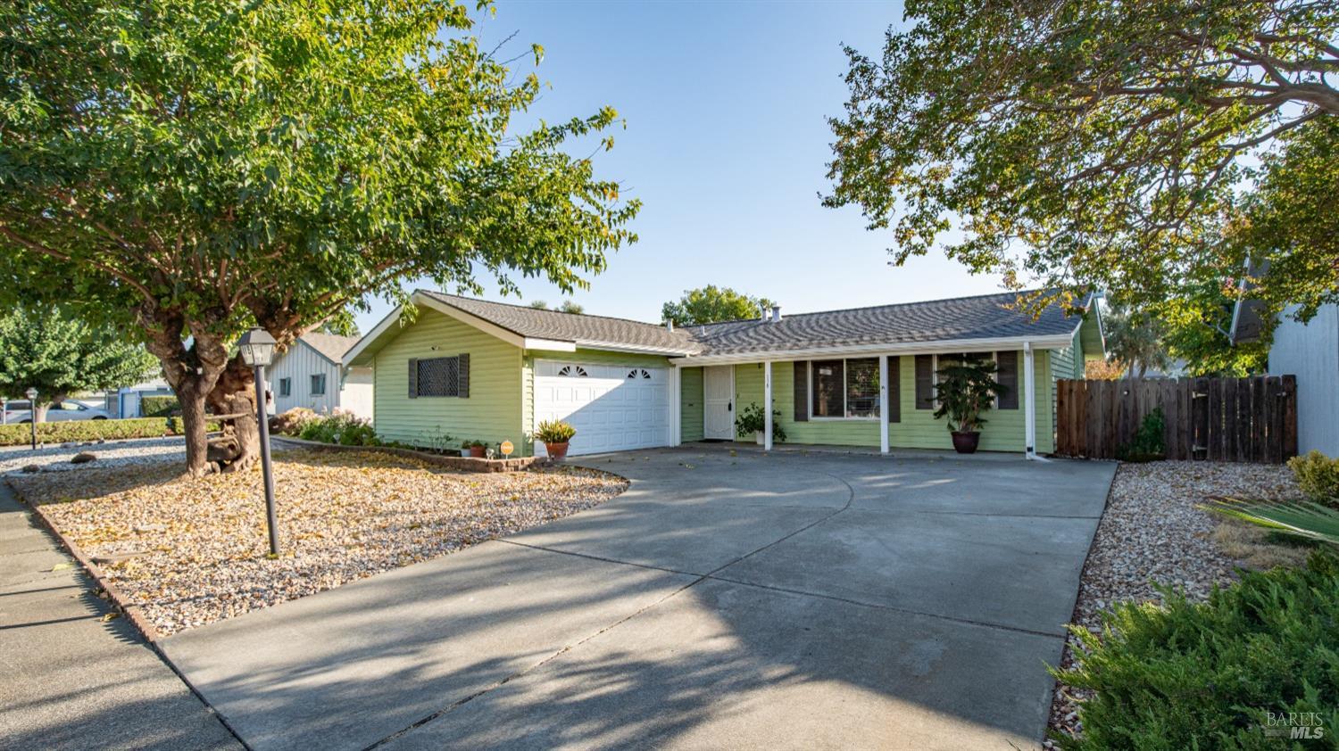 Detail Gallery Image 1 of 49 For 118 Mckinley Cir, Vacaville,  CA 95687 - 2 Beds | 2 Baths