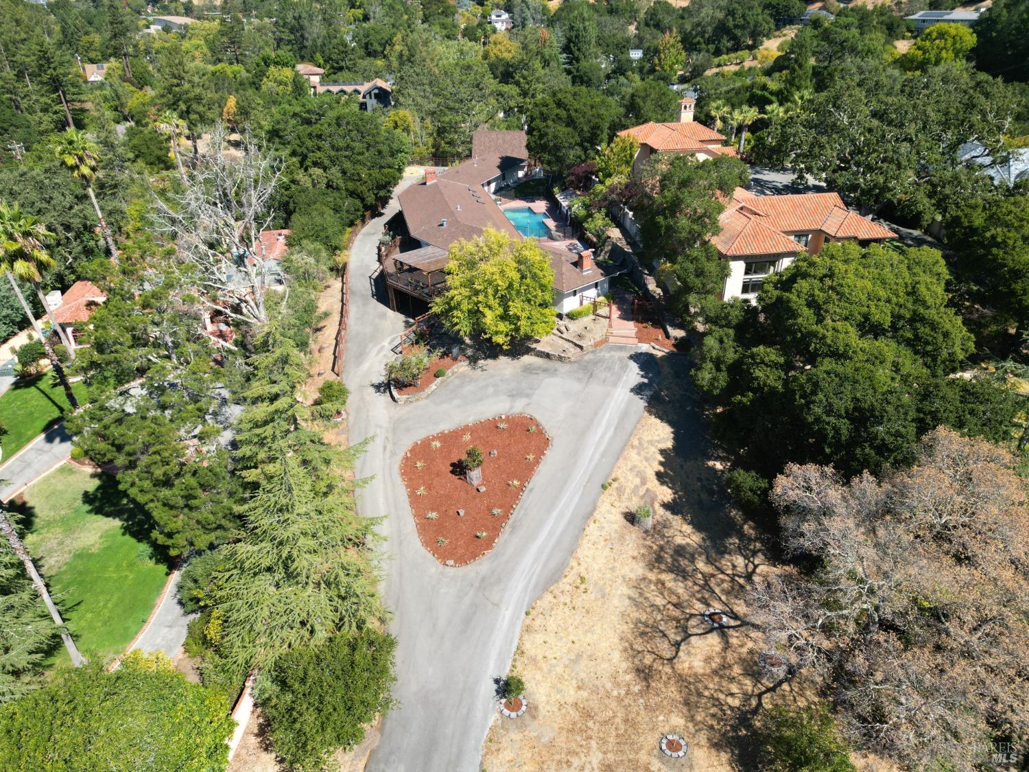 Detail Gallery Image 6 of 57 For 111 Deer Hollow Rd, San Anselmo,  CA 94960 - 5 Beds | 4 Baths