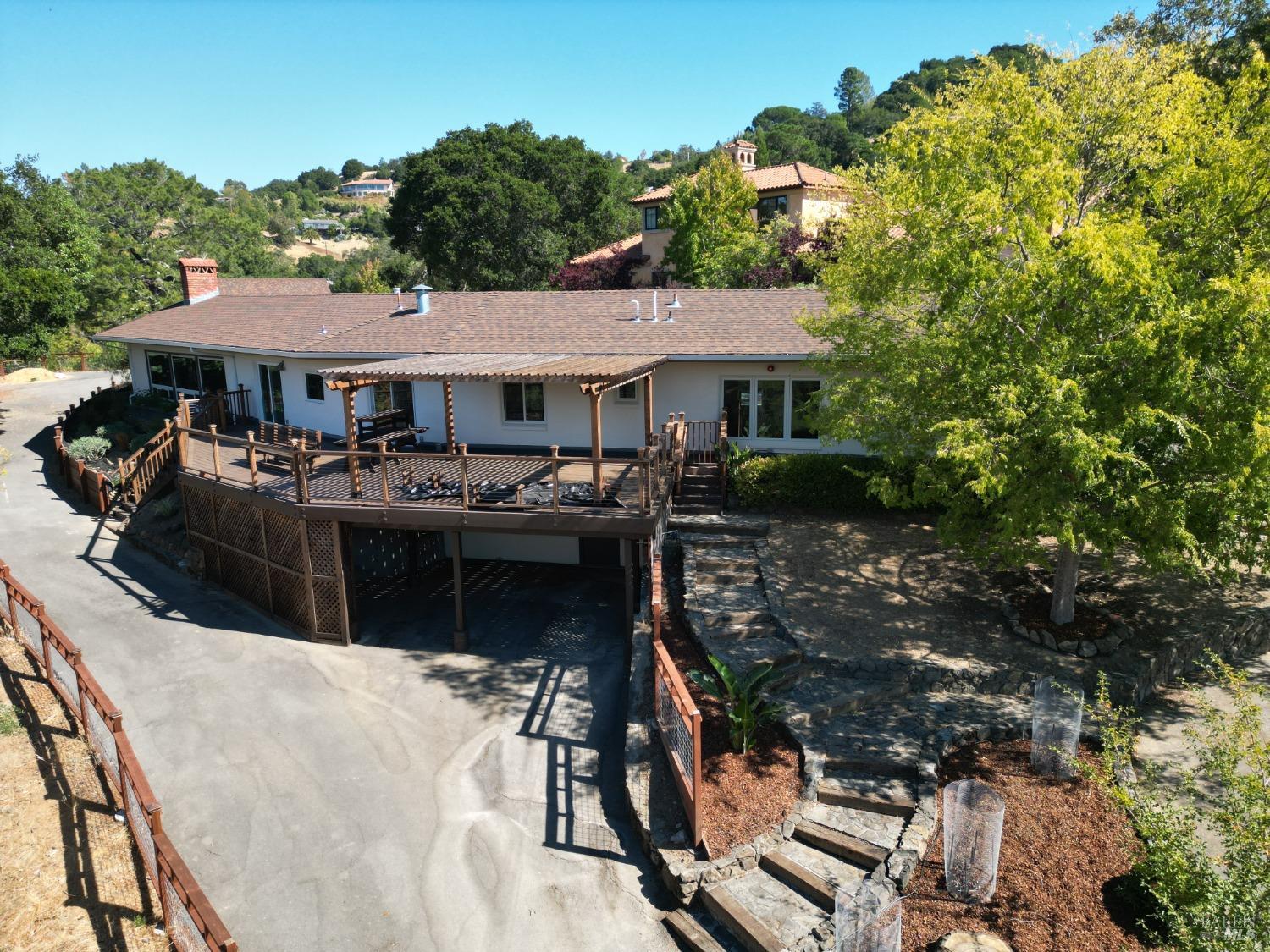 Detail Gallery Image 5 of 57 For 111 Deer Hollow Rd, San Anselmo,  CA 94960 - 5 Beds | 4 Baths