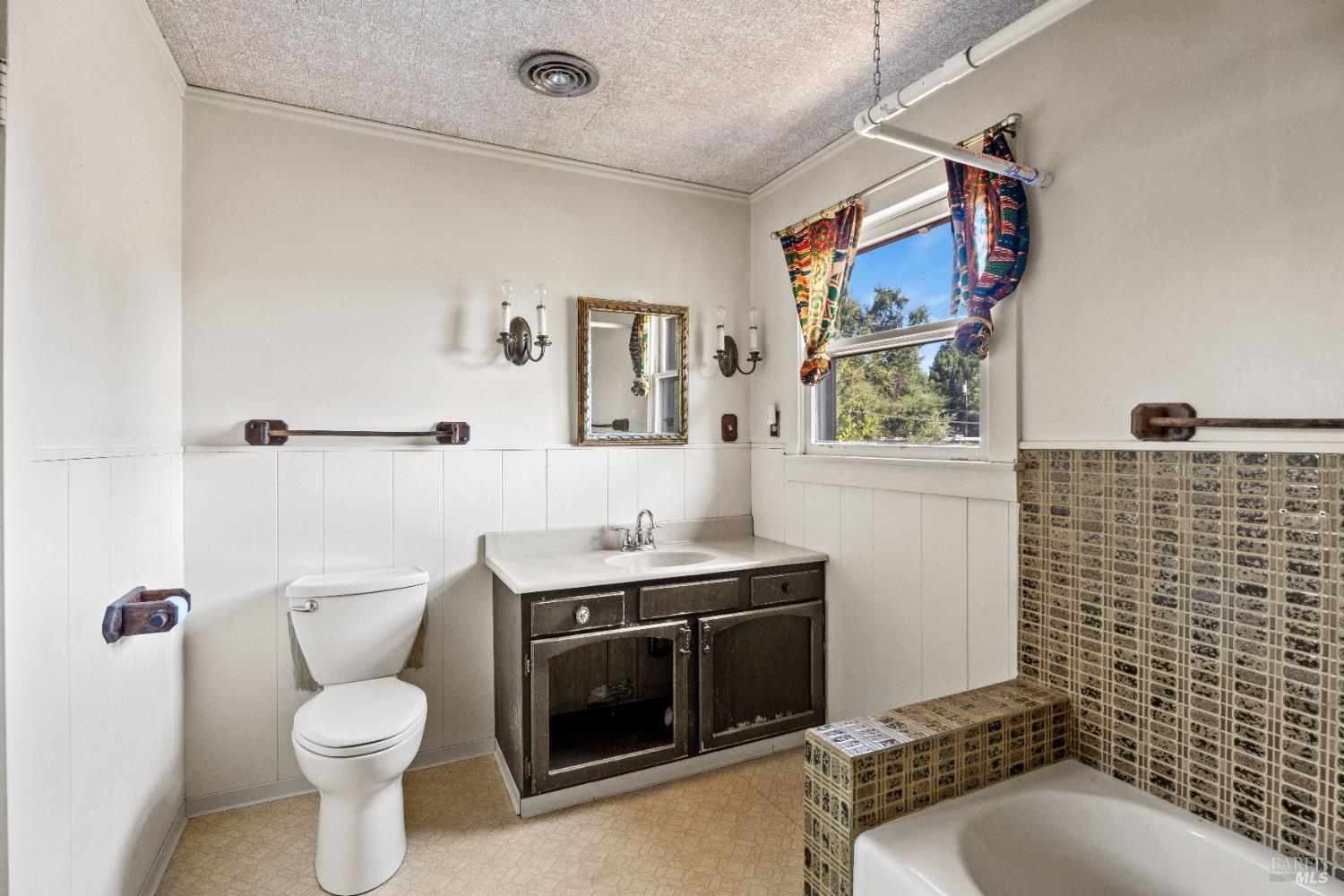 Detail Gallery Image 15 of 32 For 619 Grove Ave, Ukiah,  CA 95482 - 3 Beds | 2 Baths