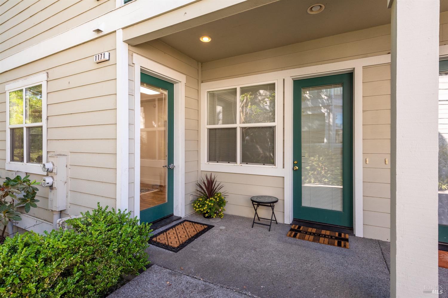 Detail Gallery Image 5 of 29 For 1171 Gravenstein Hwy, Sebastopol,  CA 95472 - 3 Beds | 2 Baths