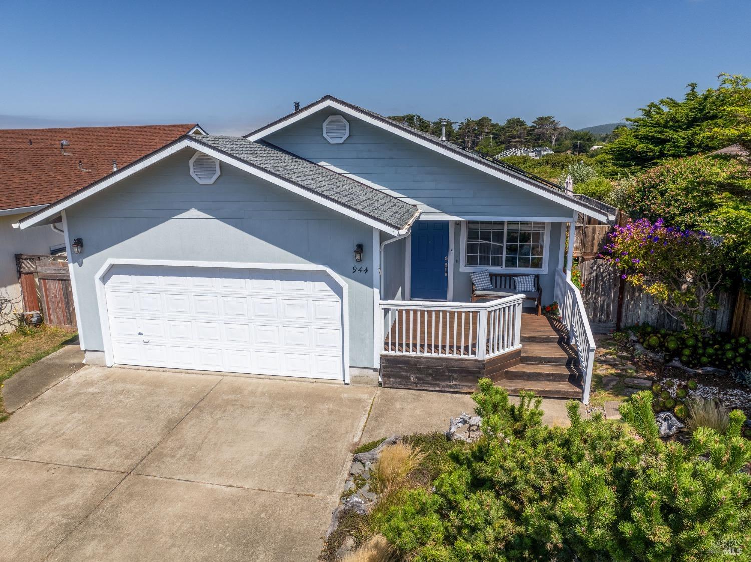 Detail Gallery Image 1 of 17 For 944 Stewart St, Fort Bragg,  CA 95437 - 3 Beds | 2 Baths