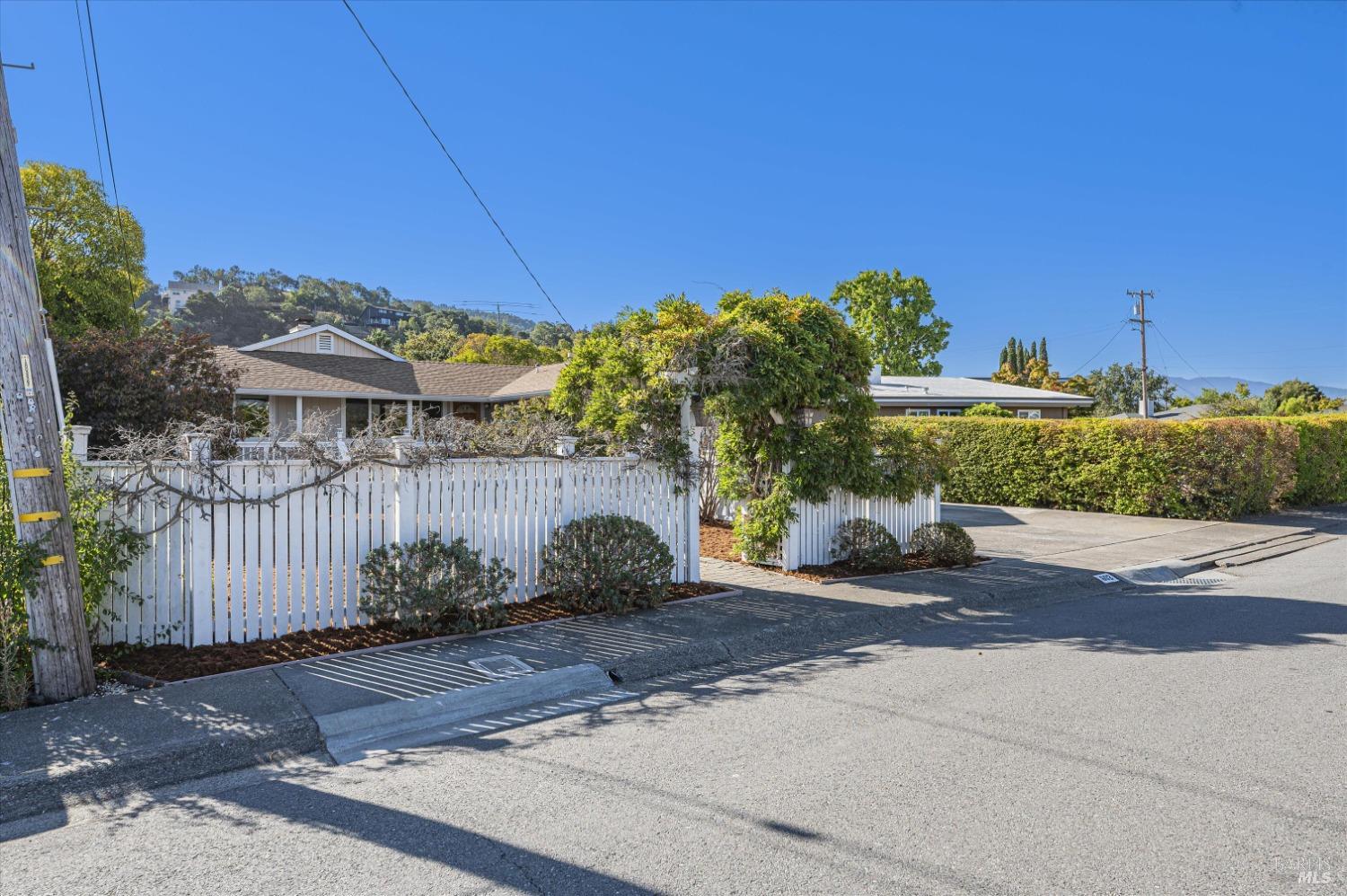 Detail Gallery Image 20 of 39 For 602 Vendola Dr, San Rafael,  CA 94903 - 3 Beds | 2 Baths