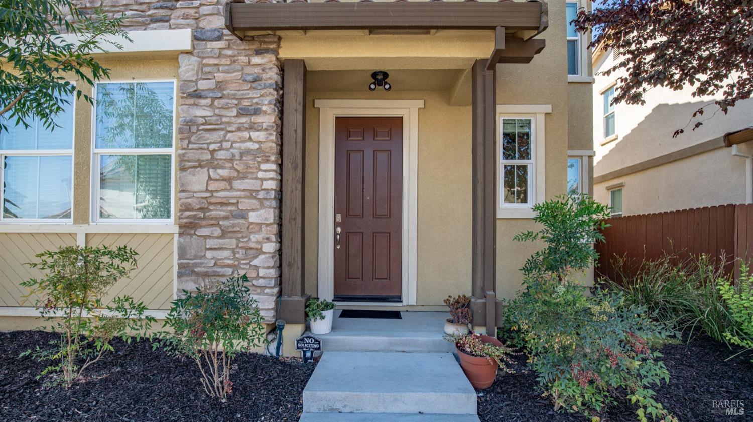 Detail Gallery Image 4 of 49 For 324 Jasmine Dr, Vacaville,  CA 95687 - 3 Beds | 2/1 Baths