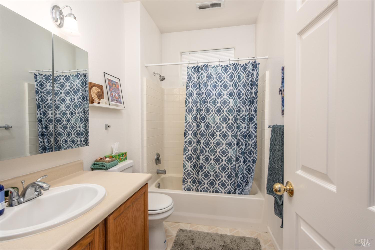 Detail Gallery Image 25 of 29 For 1171 Gravenstein Hwy, Sebastopol,  CA 95472 - 3 Beds | 2 Baths