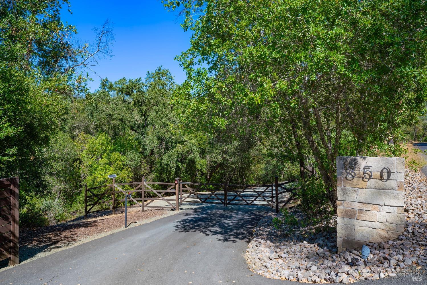 Detail Gallery Image 3 of 59 For 850 Conn Valley Rd, Saint Helena,  CA 94574 - 3 Beds | 2/1 Baths