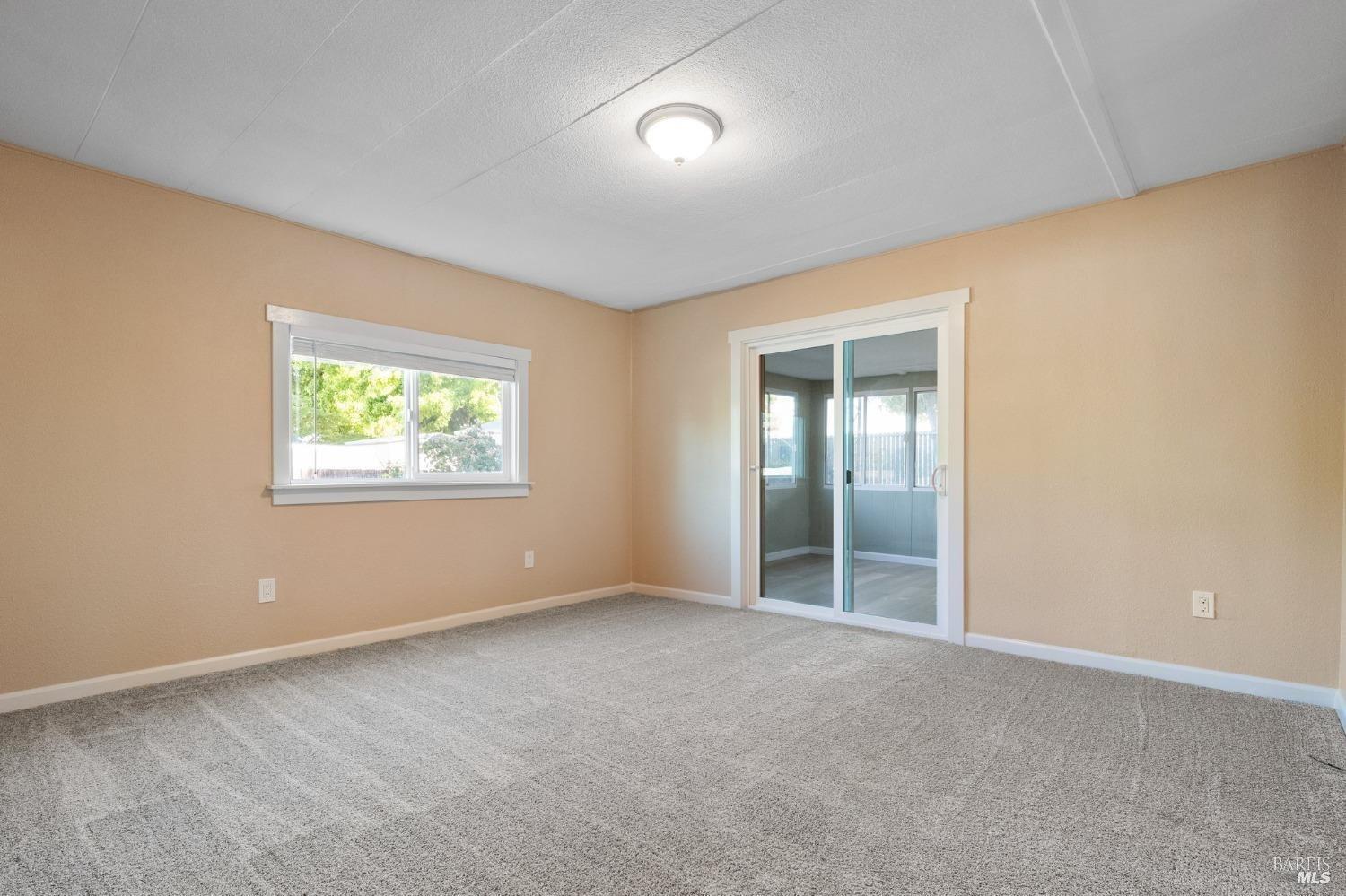 Detail Gallery Image 11 of 30 For 300 Stony Point Rd 405, Petaluma,  CA 94952 - 2 Beds | 2 Baths