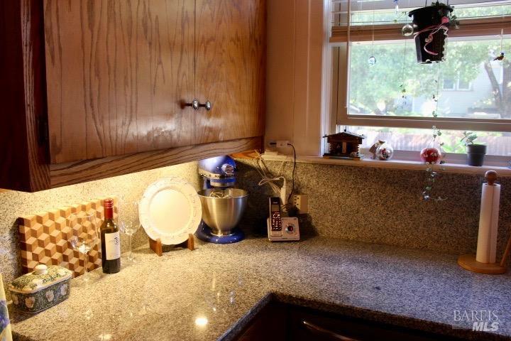 Detail Gallery Image 8 of 24 For 300 Scott St, Ukiah,  CA 95482 - 3 Beds | 1/1 Baths