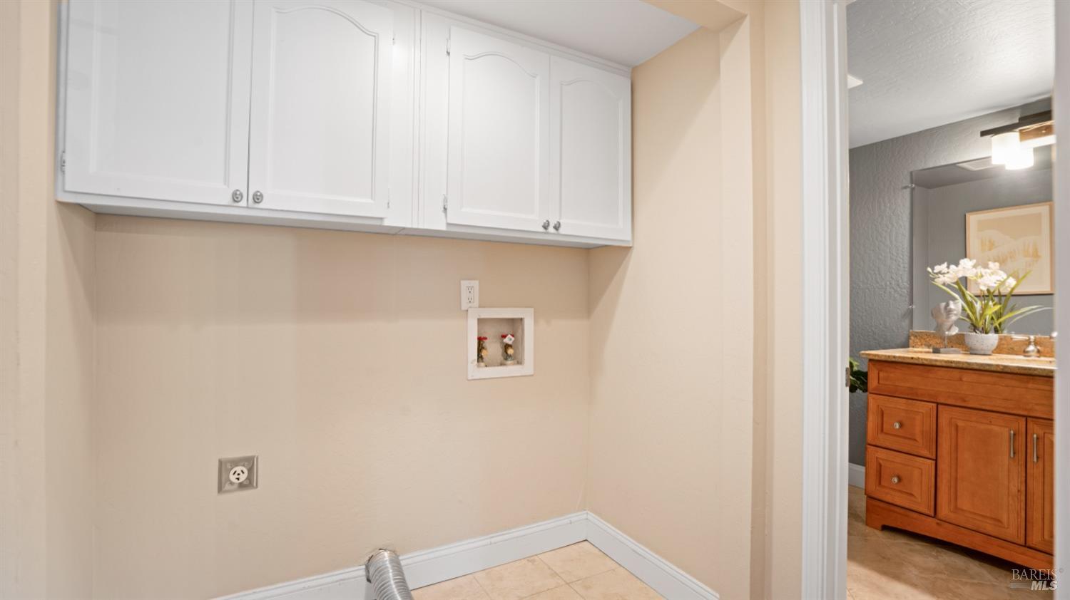 Detail Gallery Image 20 of 48 For 161 E B St, Benicia,  CA 94510 - 3 Beds | 2/1 Baths