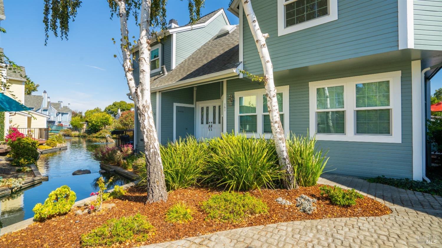 Detail Gallery Image 3 of 48 For 161 E B St, Benicia,  CA 94510 - 3 Beds | 2/1 Baths