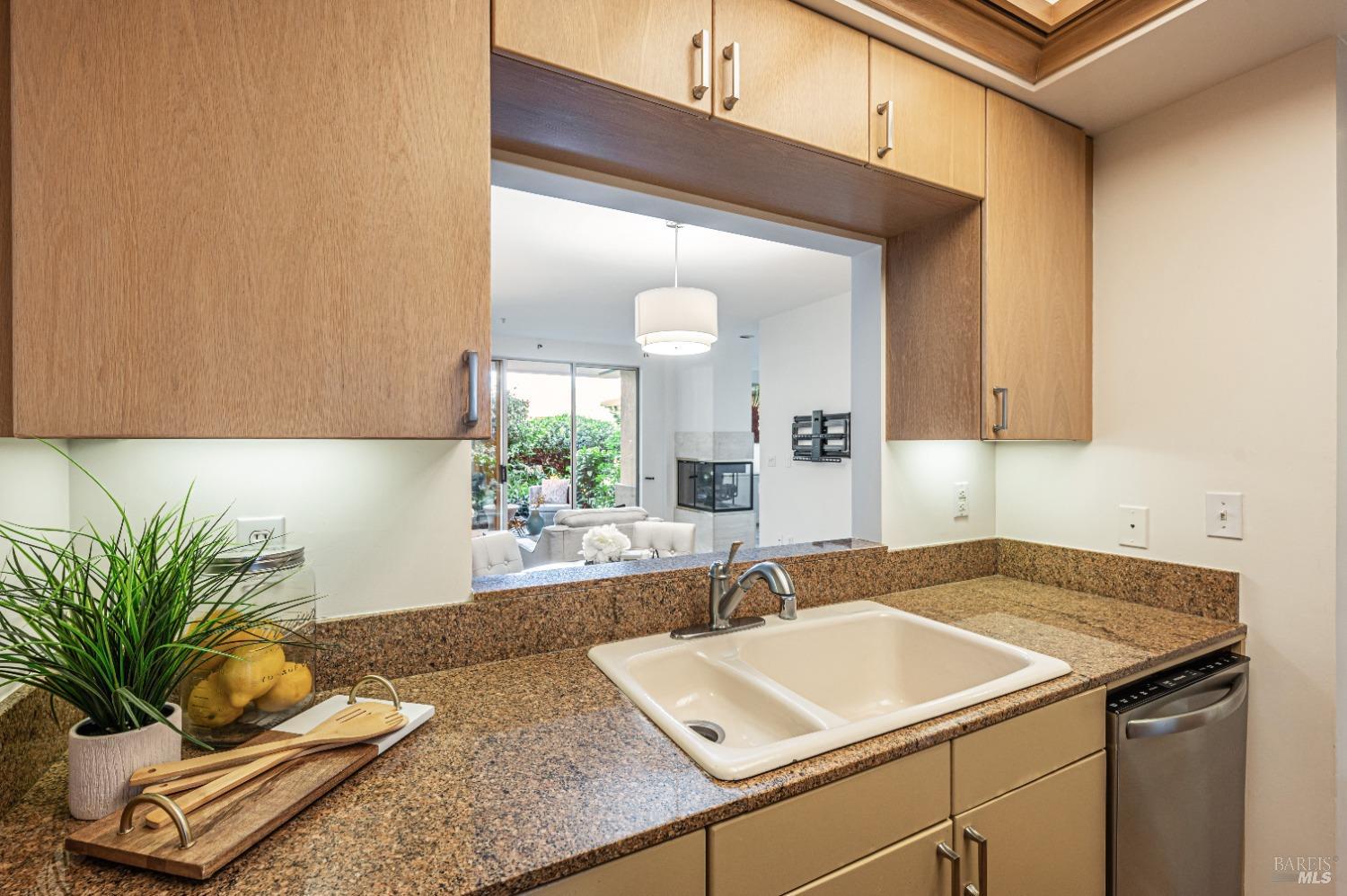 Detail Gallery Image 24 of 30 For 200 Deer Valley Rd 1g,  San Rafael,  CA 94903 - 1 Beds | 2 Baths