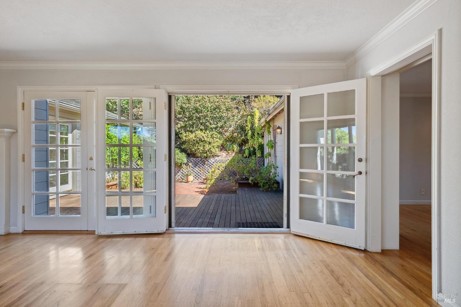 Detail Gallery Image 28 of 61 For 207 Meda Ct, Mill Valley,  CA 94941 - 3 Beds | 2/1 Baths