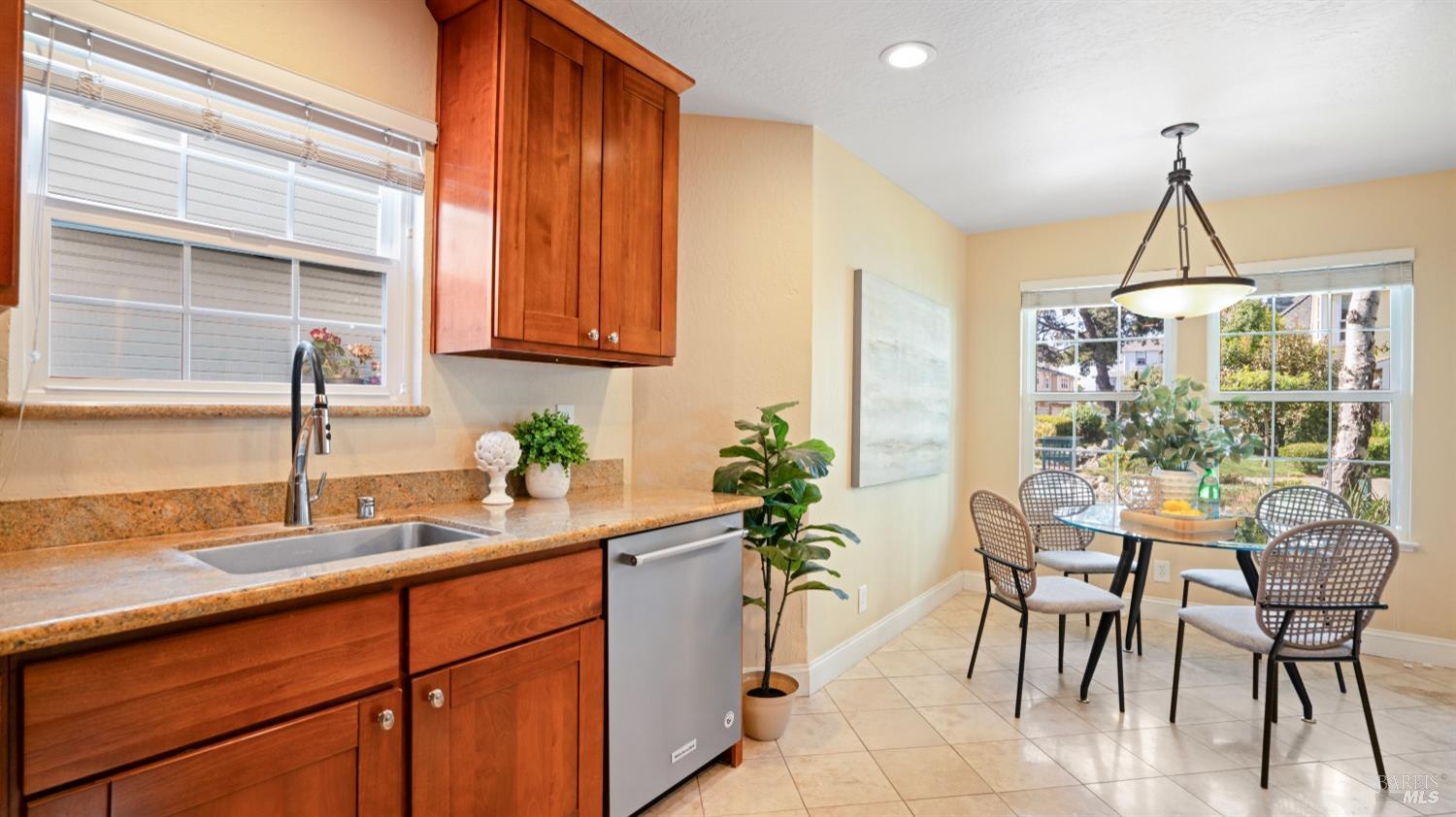 Detail Gallery Image 16 of 48 For 161 E B St, Benicia,  CA 94510 - 3 Beds | 2/1 Baths