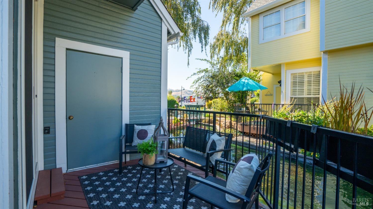 Detail Gallery Image 10 of 48 For 161 E B St, Benicia,  CA 94510 - 3 Beds | 2/1 Baths