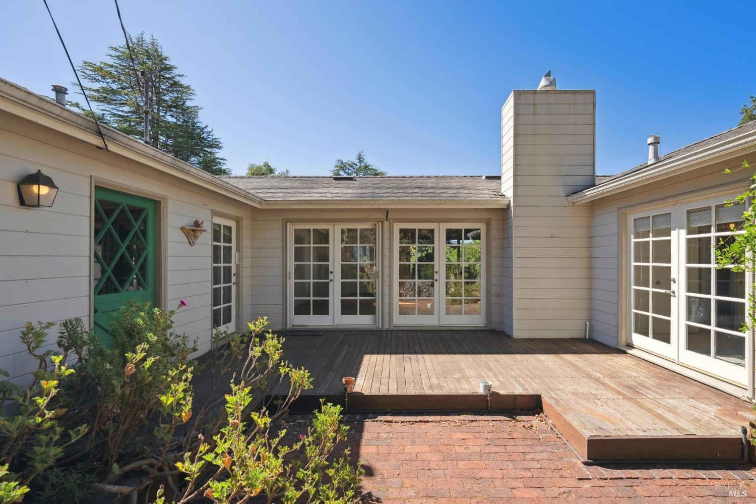 Detail Gallery Image 33 of 61 For 207 Meda Ct, Mill Valley,  CA 94941 - 3 Beds | 2/1 Baths