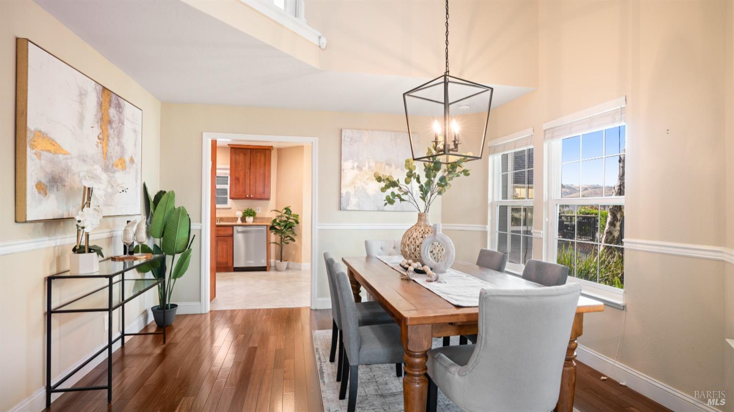 Detail Gallery Image 13 of 48 For 161 E B St, Benicia,  CA 94510 - 3 Beds | 2/1 Baths