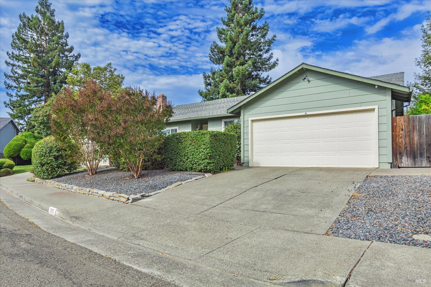 Detail Gallery Image 1 of 1 For 1715 Pauline Way, Petaluma,  CA 94954 - 3 Beds | 2 Baths