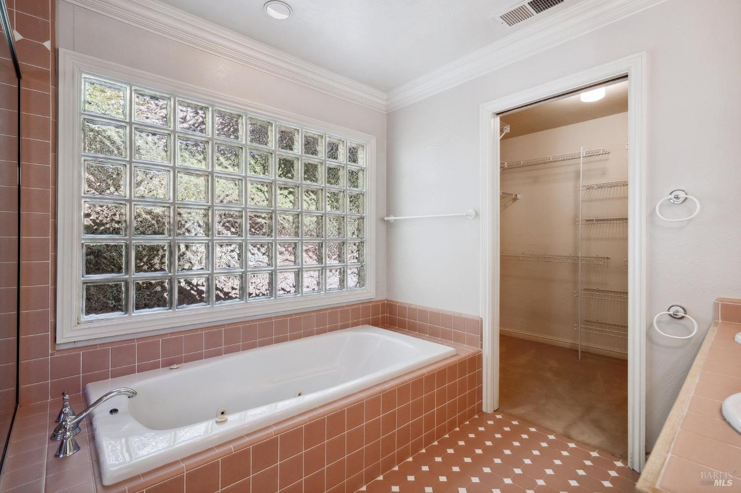 Detail Gallery Image 43 of 61 For 207 Meda Ct, Mill Valley,  CA 94941 - 3 Beds | 2/1 Baths