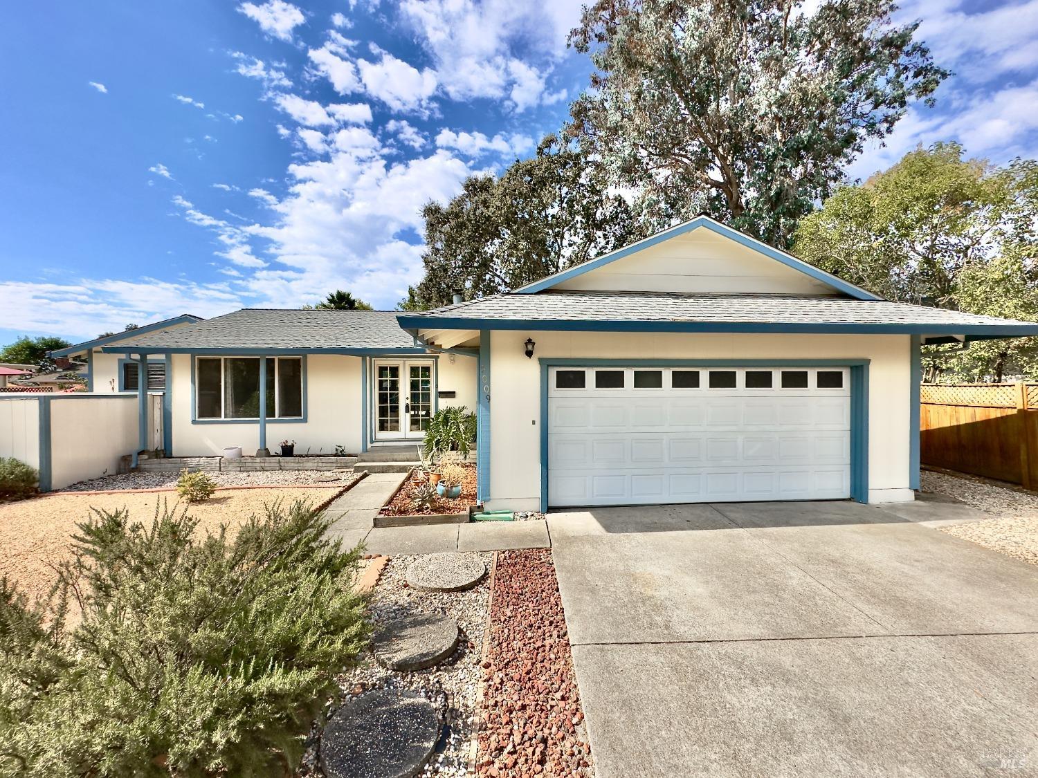 Detail Gallery Image 2 of 24 For 5009 Maiden Ln, Santa Rosa,  CA 95409 - 3 Beds | 2 Baths