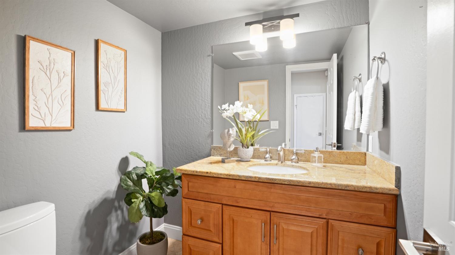 Detail Gallery Image 21 of 48 For 161 E B St, Benicia,  CA 94510 - 3 Beds | 2/1 Baths