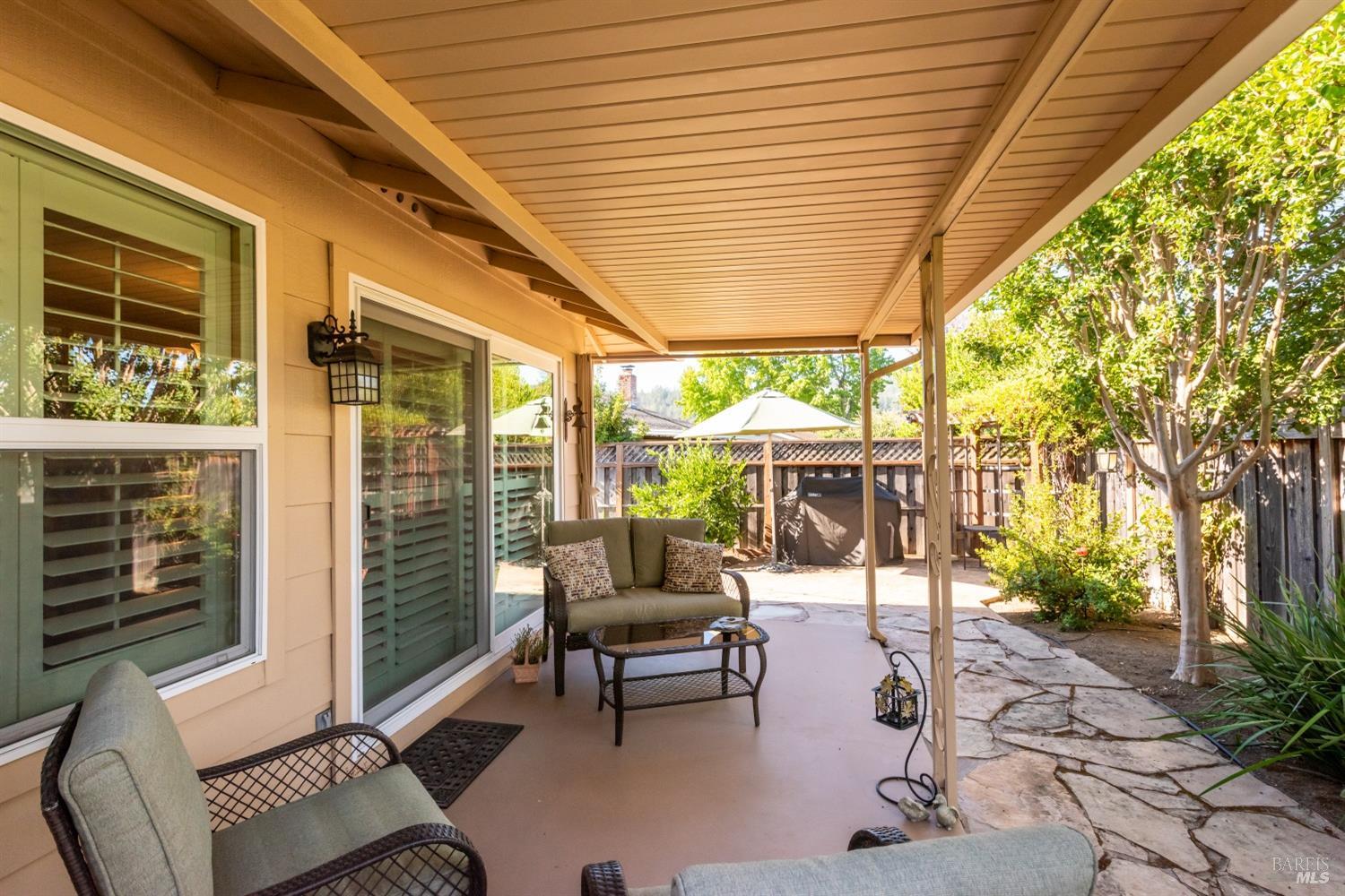 Detail Gallery Image 5 of 49 For 262 Oak Shadow Dr, Santa Rosa,  CA 95409 - 3 Beds | 2 Baths