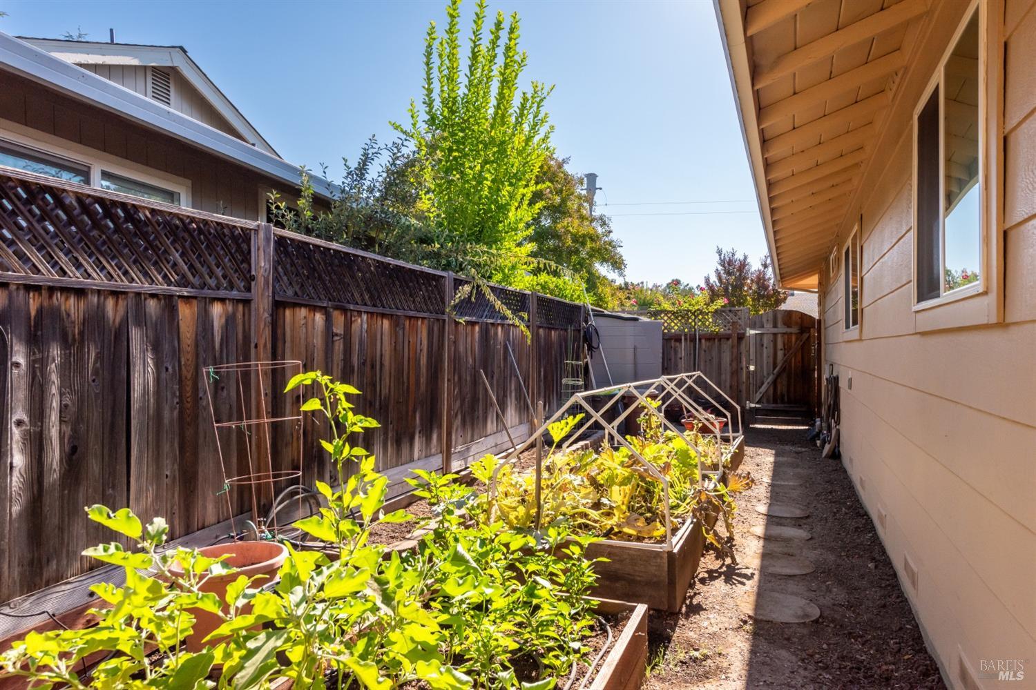 Detail Gallery Image 48 of 49 For 262 Oak Shadow Dr, Santa Rosa,  CA 95409 - 3 Beds | 2 Baths