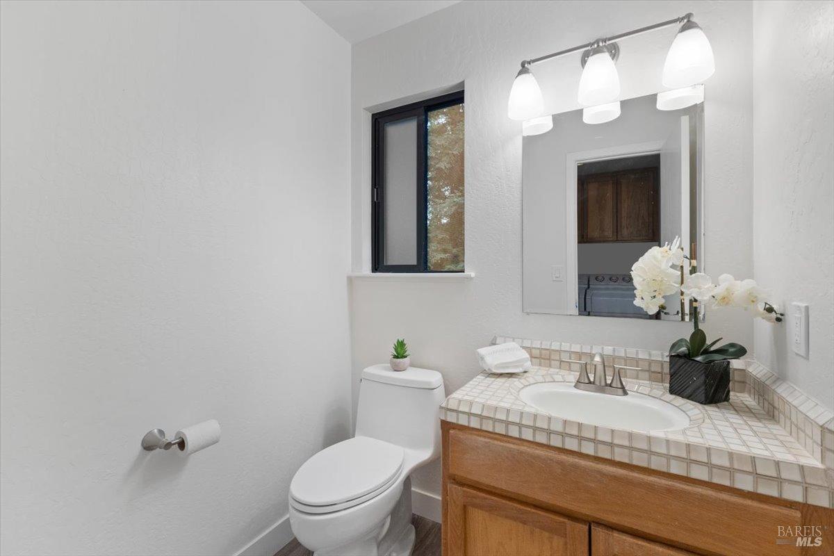 Detail Gallery Image 23 of 35 For 960 Wild Oak Dr, Santa Rosa,  CA 95409 - 3 Beds | 2/1 Baths