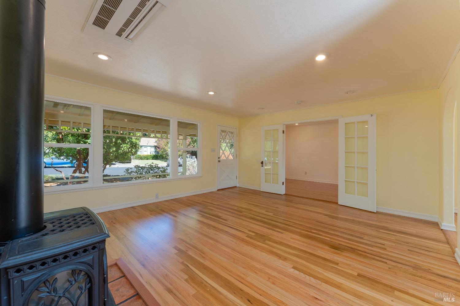 Detail Gallery Image 9 of 32 For 453 Mendocino Dr, Ukiah,  CA 95482 - 3 Beds | 2 Baths