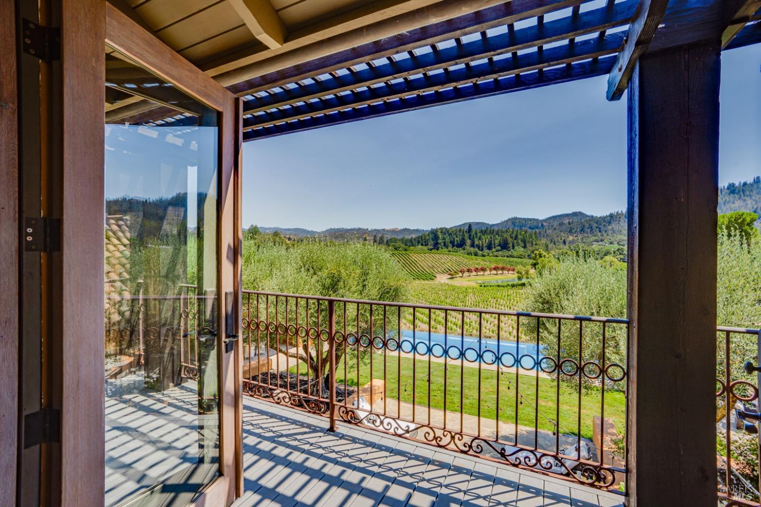 Detail Gallery Image 22 of 76 For 8320 Franz Valley Rd, Calistoga,  CA 94515 - 8 Beds | 8/2 Baths