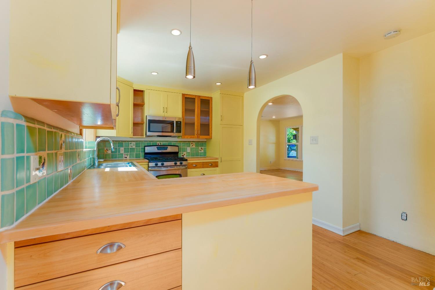 Detail Gallery Image 5 of 32 For 453 Mendocino Dr, Ukiah,  CA 95482 - 3 Beds | 2 Baths