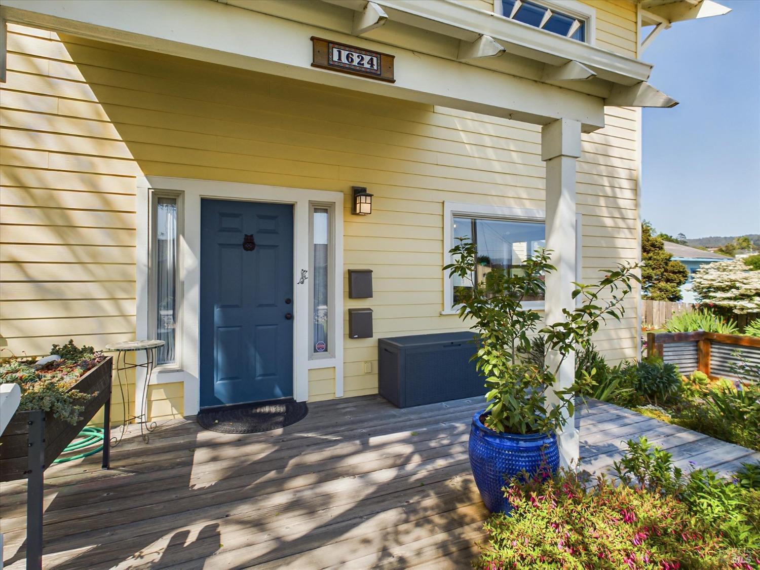 Detail Gallery Image 5 of 81 For 1624 13th St, Arcata,  CA 95521 - 3 Beds | 2 Baths