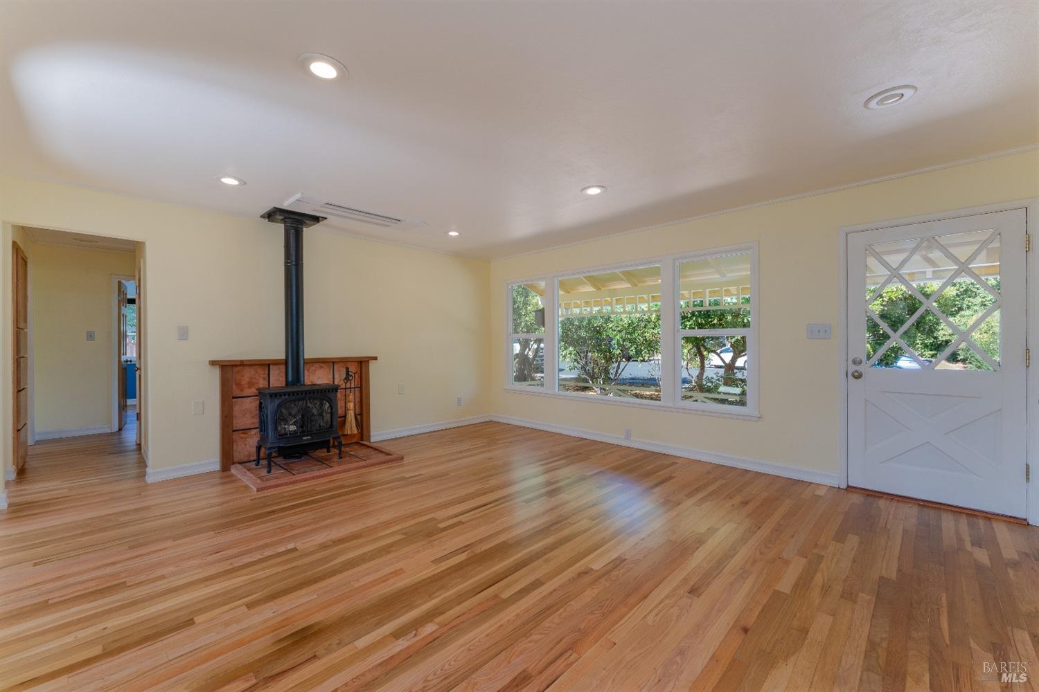 Detail Gallery Image 11 of 32 For 453 Mendocino Dr, Ukiah,  CA 95482 - 3 Beds | 2 Baths