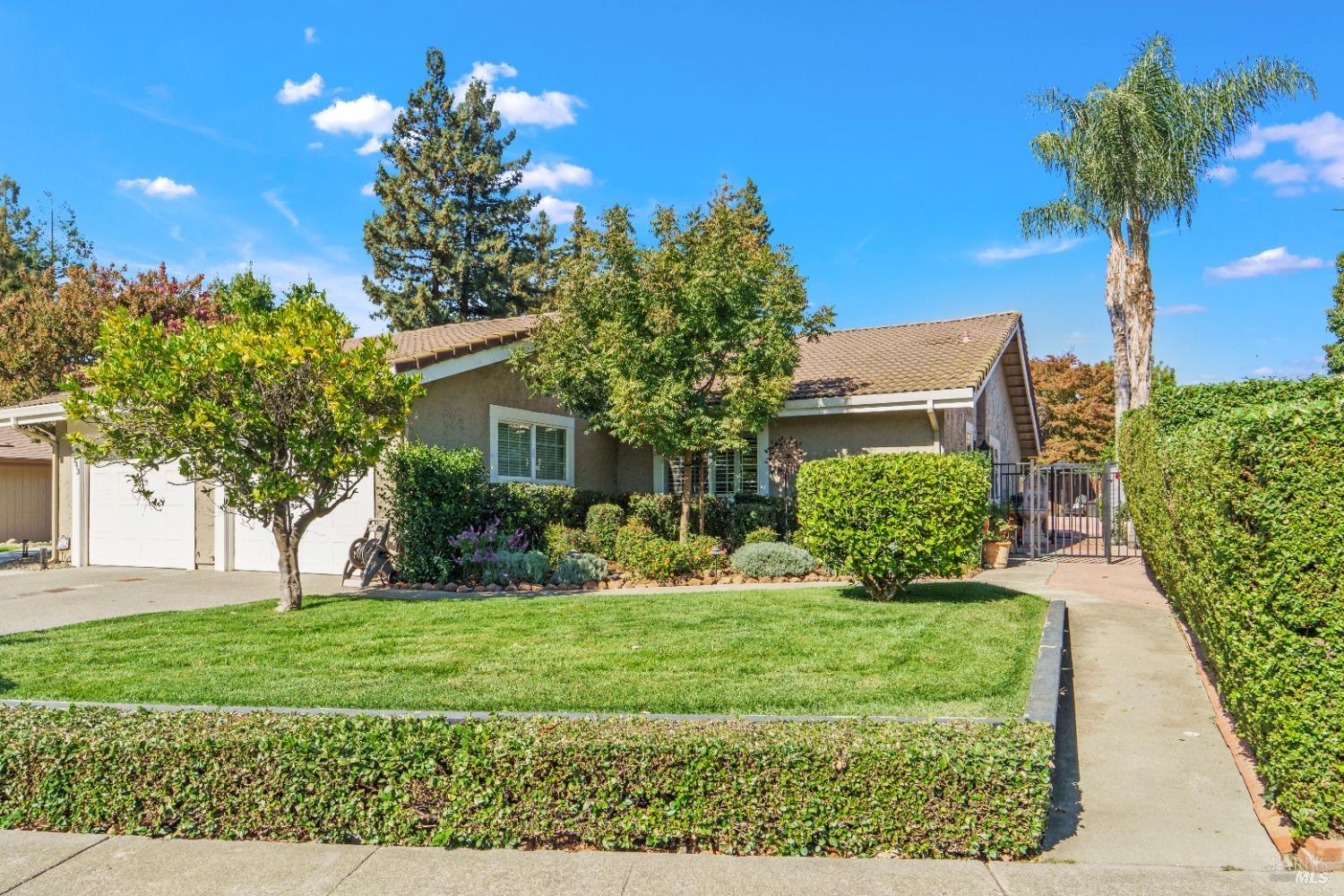 Detail Gallery Image 1 of 1 For 1247 Hartford Cir, Fairfield,  CA 94534 - 2 Beds | 2 Baths