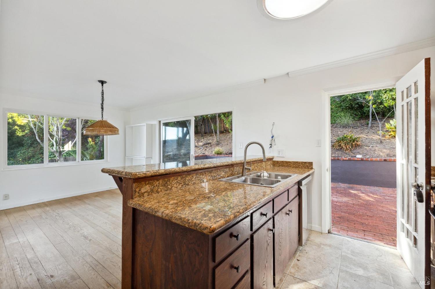 Detail Gallery Image 13 of 27 For 77 Coleman Dr, San Rafael,  CA 94901 - 3 Beds | 2 Baths