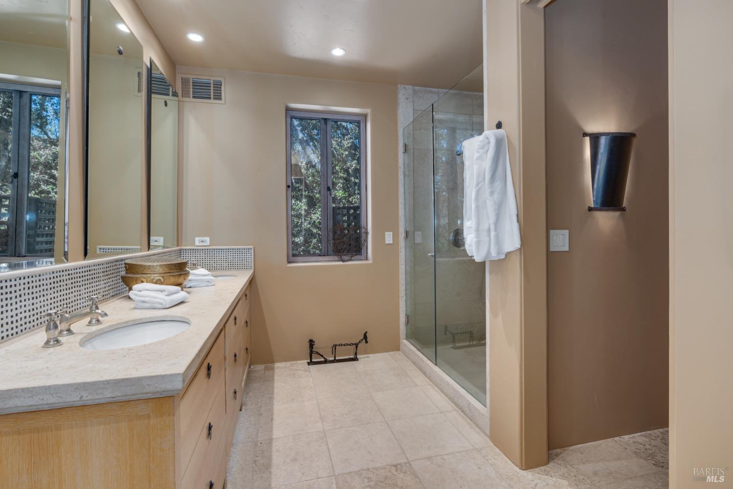 Detail Gallery Image 32 of 76 For 8320 Franz Valley Rd, Calistoga,  CA 94515 - 8 Beds | 8/2 Baths