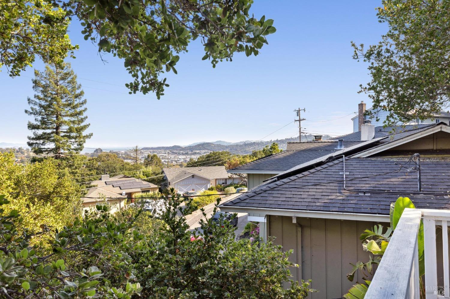 Detail Gallery Image 9 of 27 For 77 Coleman Dr, San Rafael,  CA 94901 - 3 Beds | 2 Baths