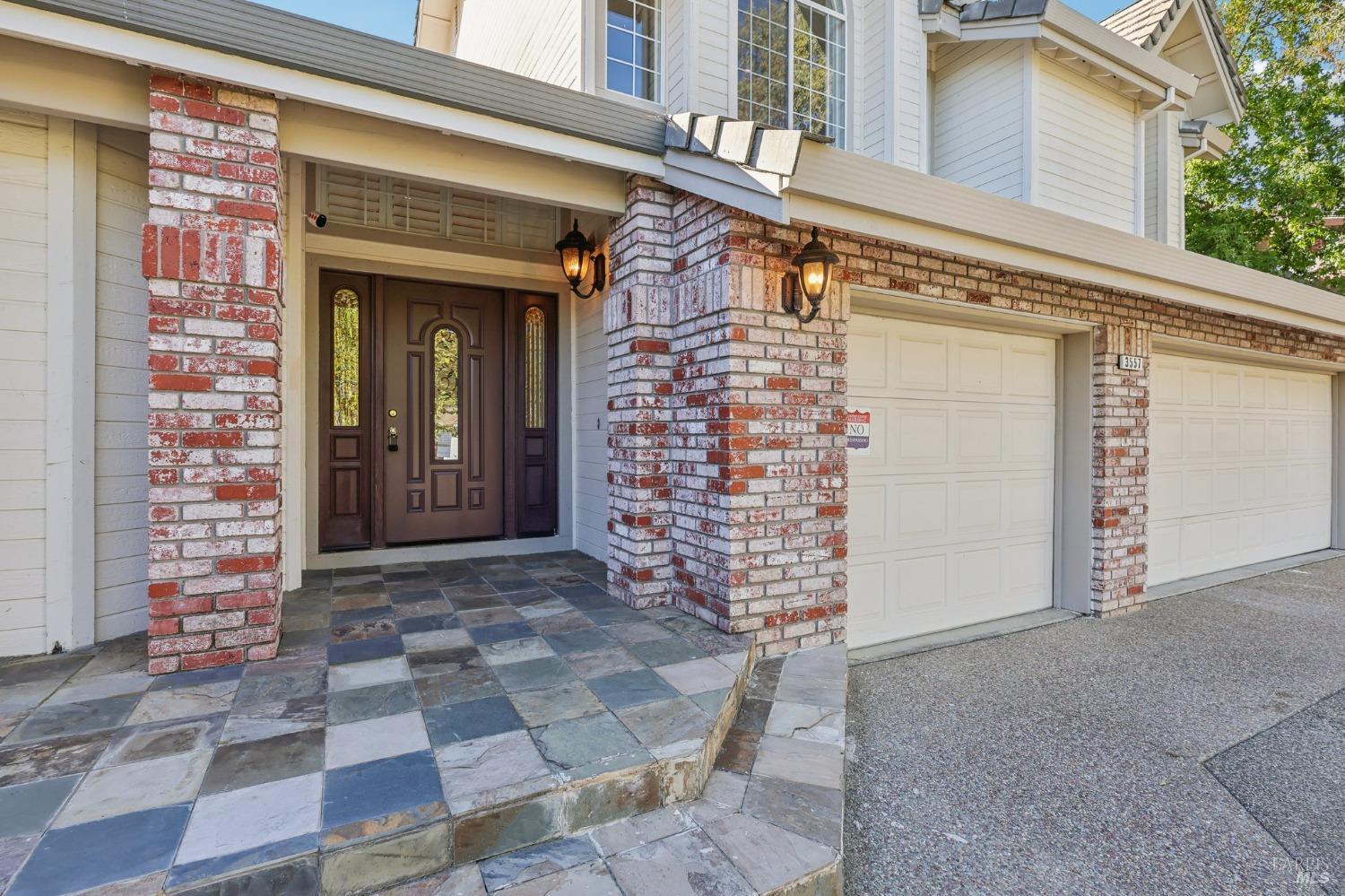 Detail Gallery Image 2 of 58 For 3557 Crownridge Ct, Fairfield,  CA 94534 - 4 Beds | 2/1 Baths