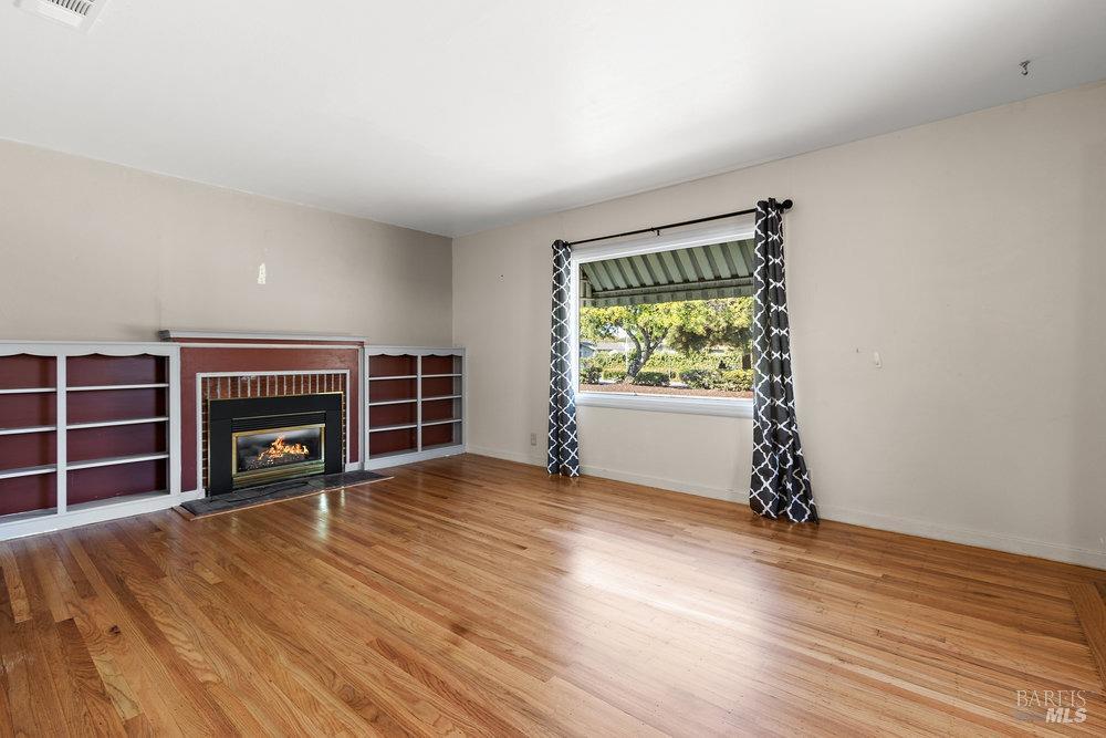 Detail Gallery Image 4 of 26 For 1470 Fairmont Dr, San Leandro,  CA 94578 - 2 Beds | 1 Baths